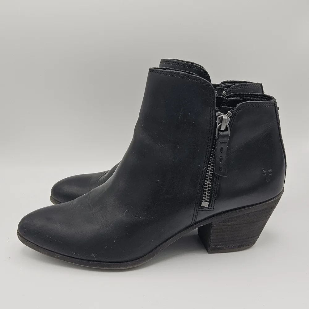 Frye Judith Double Zip black leather ankle boots size 8.5